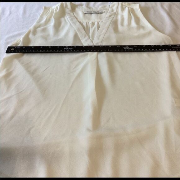 Bishop & Young Top Blouse Women’s Size Small Color Cream Sleeveless V Neck - Picture 6 of 8